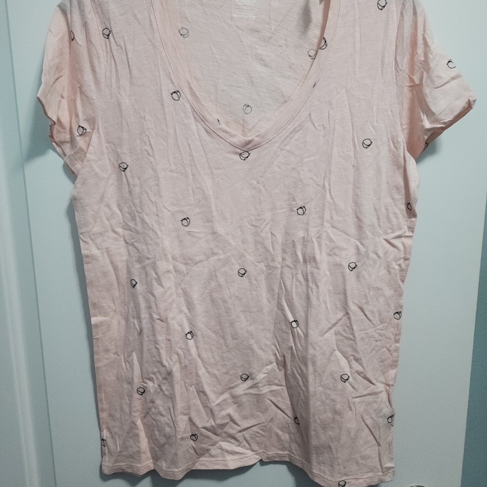 Victoria's Secret Pink t short Peaches 🍑 print. Sz M